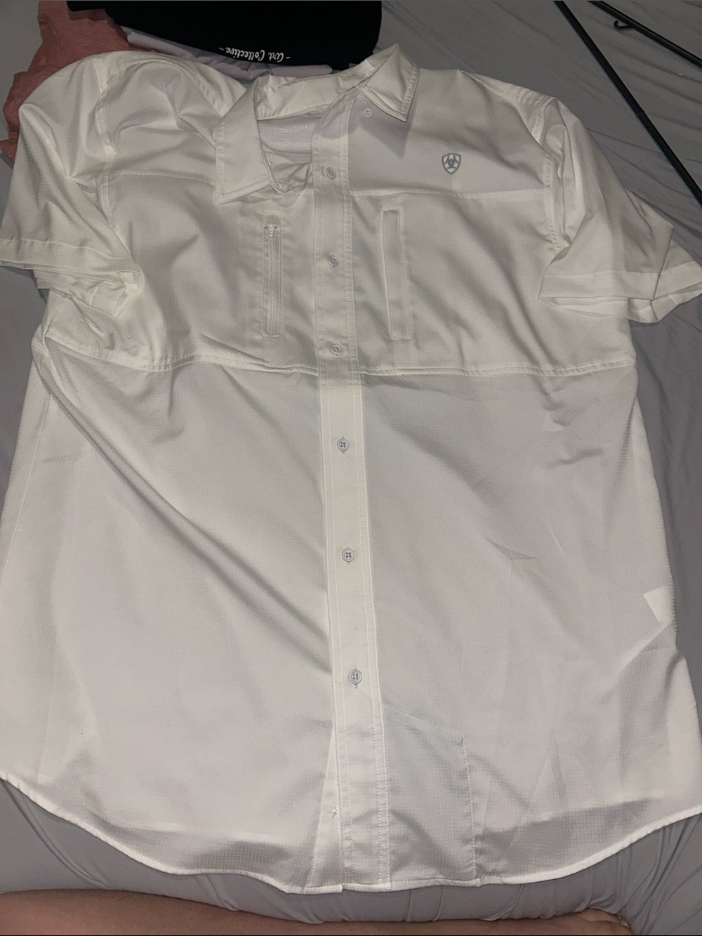 AriattekMen's White Short-Sleeve Button-Up Shirt